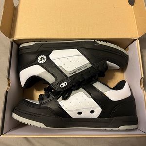 Lightly worn DVS skate shoes